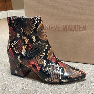 Steven madden ankle boots in excellent condition